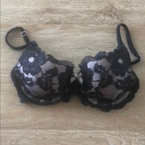 Body by Victoria 32D, black Lacey bra